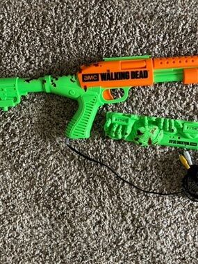 Jakks Pacific The Walking Dead TV Plug Play Gun Crossbow Game w/ Sensor Bar